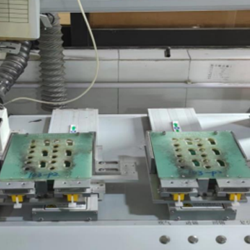 生产-双工位自动焊锡机.png